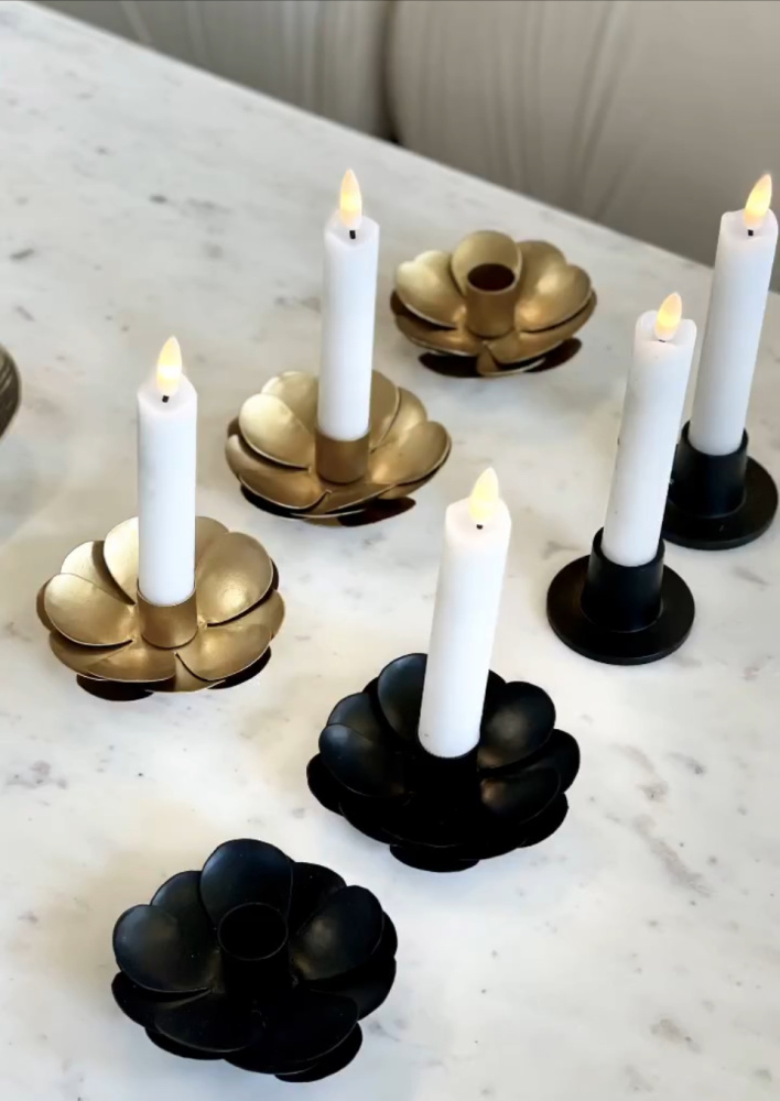 Bilde av Lotus Candleholder Black